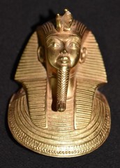 VTG King Tutankhamun Pendant Metropolitan Museum of Art Gold Tone Tut 1976 Egypt