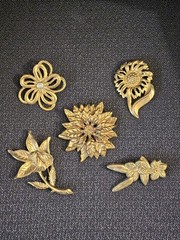 5 Vintage Floral Brooches Gold-Tone, Two Signed, One AAi