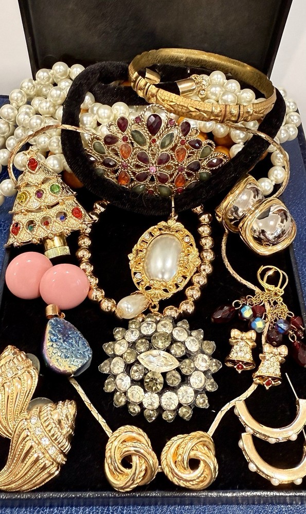 Vintage Estate Costume Jewelry Lot ! MONET, AVON and more!