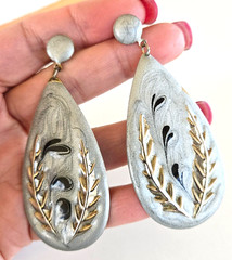 Vintage Gray w Black Enamel Leaf Silver Tone Dangle Pierced Earrings 3-1/8″