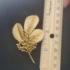 Crown Trifari Brooch Vintage Leaf Nature Gold Art Signed Original Detailed Pin