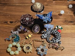 Lot of 16 vintage to modern brooches! Various sizes and styles, one handmade!
