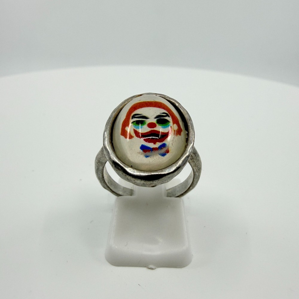 Vintage Y2K Silver Tone Sad Clown Oval Cabochon Ring Retro Kitsch Size 7 Classic
