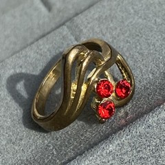Vintage Ring Size 6.5 Red Crystal Rhinestones Estate Jewelry Pre-Owned Scrolls