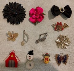 Lot of 12 Vintage Costume Brooches Circa 1960s – 1980s READ