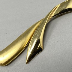 Tona Vintage Brooch Pin Shiny Matte Gold Tone Long Curved Ribbon Abstract 4″