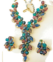 JULIANA by D&E “MARDI GRASS ” NECKLACE &CLIP EARRINGS PURPLE & GREEN BEADS DANGL