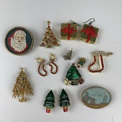 Vintage Christmas Brooch/Earring Lot. Christmas trees, Stockings, Presents.
