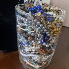 5-10LBS VINTAGE TO NOW WEAR CRAFT FIND Fun Jewelry Lot G Rings NECKLACES More