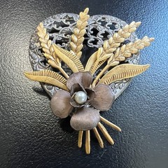 Vintage Womens Heart Floral Wheat Brooch Mixed Metal Faux Pearl Center