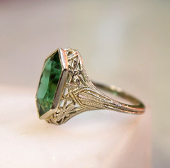 Antique Art Deco 10K White Gold Filigree Green Stone Ring sz 5.25
