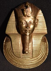VTG King Tutankhamun Pendant Metropolitan Museum of Art Gold Tone Tut 1976 Egypt