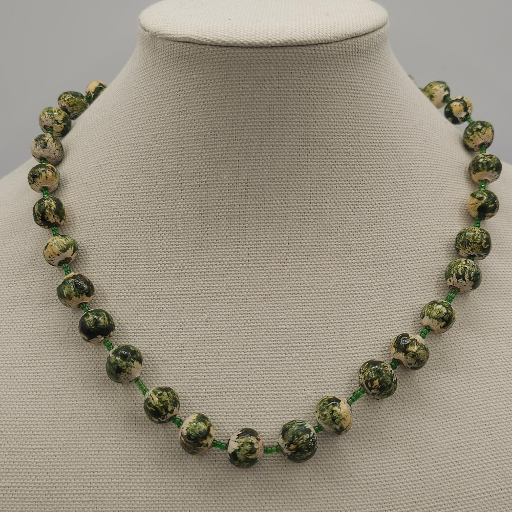 Vintage Green Marbled Painted Bead Necklace 21″ Lightweight Boho Barrel Clasp