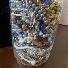 5-10LBS VINTAGE TO NOW WEAR CRAFT FIND Fun Jewelry Lot G Rings NECKLACES More