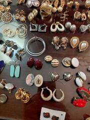 Fabulous vintage earrings 1960’s Lot. ( 108 Pcs )