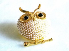 WHITE OWL BROOCH! Wise Figural, Cute Animal, Bird Motif Pin. Imitation Pearls!