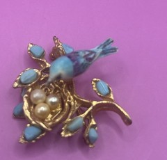 VTG. Swoboda 3-D Blue Bird On Nest Brooch W/Turquoise Pearls As Is Plating