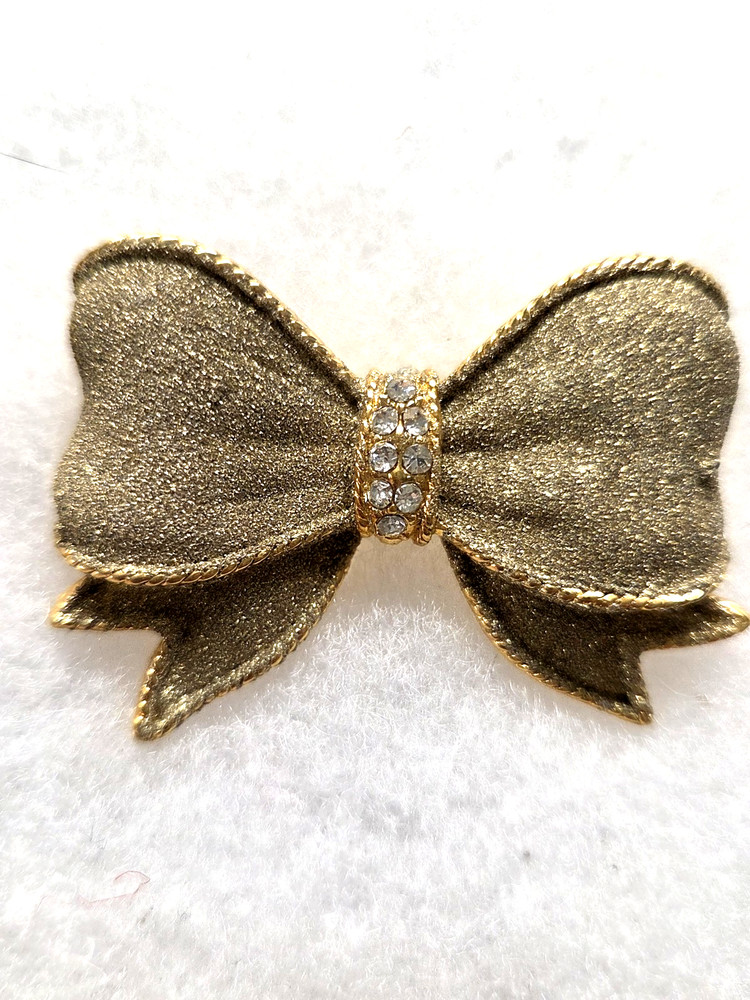 Vtg gold tone rhinestone sugar ball coated Bow Pin
