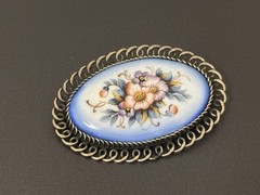 🌸 Vintage Hand Painted Enamel Floral Brooch Oval Blue Silver Tone Pin