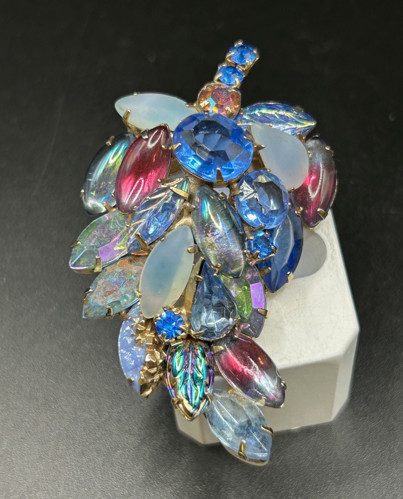 VNTG EUROPEAN BLUE TONE BROOCH RHINESTONES SATIN GLASS PRONG SET GRAPE CLUSTER