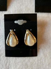 Vintage 1990’s BIG Chunky Diva Avon Monet Rhinestone Gold Tone Pearl EARRING LOT