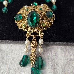 W Germany Filigree Goldtone GREEN RHINESTONE Faux Pearl 3 DANGLE Brooch Clip-ons