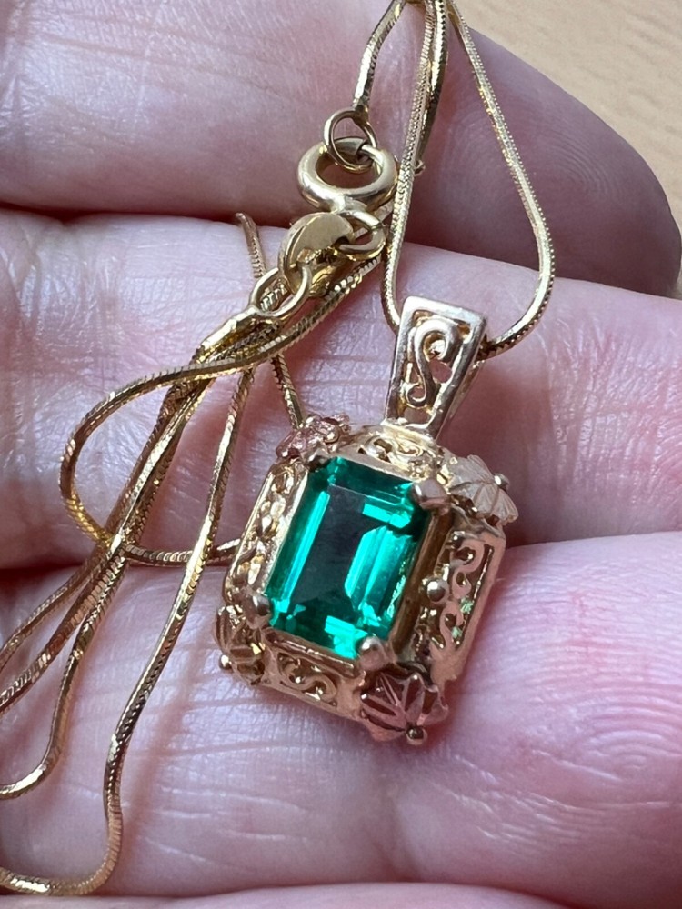 VINTAGE 10K/14K YELLOW GOLD EMERALD GREEN COLOR CZ PASTE ORNATE PENDANT NECKLACE