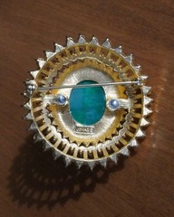 Vintage Jomaz Sunburst Brooch – Green Jadeite-Style Peking Glass – GIA Verified