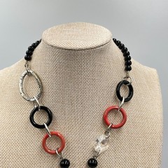 VTG Retro Bold Red & Black Beaded Geometric Pendant Necklace – Silver Tone Arty