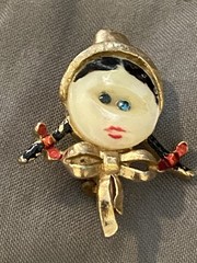 Vintage 1949 Uncas Mfg Co Girl And Boy Button Face Pins /Brooch Set