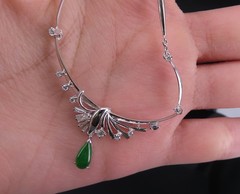 Vintage 0.75 Green Jadeite Jade 0.50ct Diamond Platinum Necklace