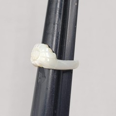 Vintage Carved Mother of Pearl Flower Ring Size 6