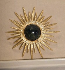 Vtg Starburst Goldtone Green Marble Plastic or Lucite Stone Star Brooch Pendant