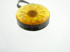 Vintage Sterling Silver Yellowed Resin Daisy Flower Pendant 925 1.25 Inches 3.5g