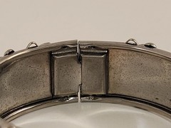 Vintage Silver Tone Repousse Grape Leaves Vine Bangle Bracelet Jewelry Hinged