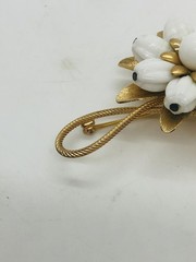 Vintage goldtone white bead floral spray brooch see description