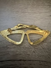edge Vintage Trifari Black Gold Cat Eye Glasses Brooch Rhinestone Accent