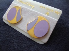 VINTAGE SAMUEL HUANG CLOISONNE EARRINGE MAUVE & LAVENDER ENAMEL GOLD FILLED POST