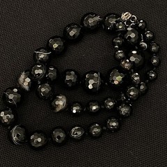 LOVELY ESTATE STERLING SILVER HAND KNOTTED FACETED ONYX 16mm BEAD NECKLACE 22”