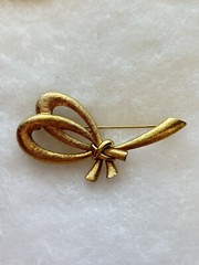Estate Find Lot Of Brooches X 6. 1- AVON, 1- MONET, 1- TONA
