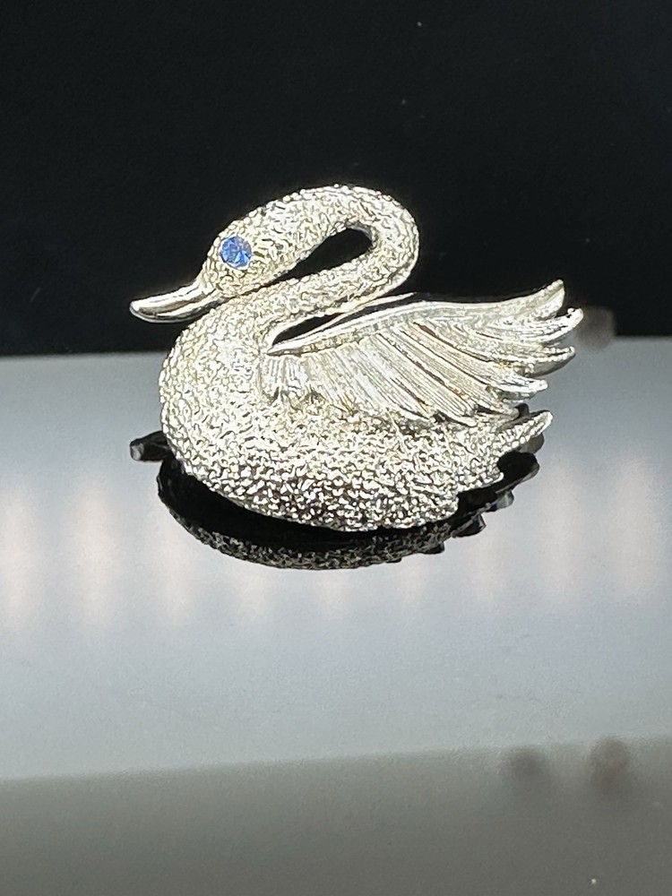 Gerrys Brushed Silver Swan Small Brooch Pin Blue Eye Rhinestone Costume Jewelry