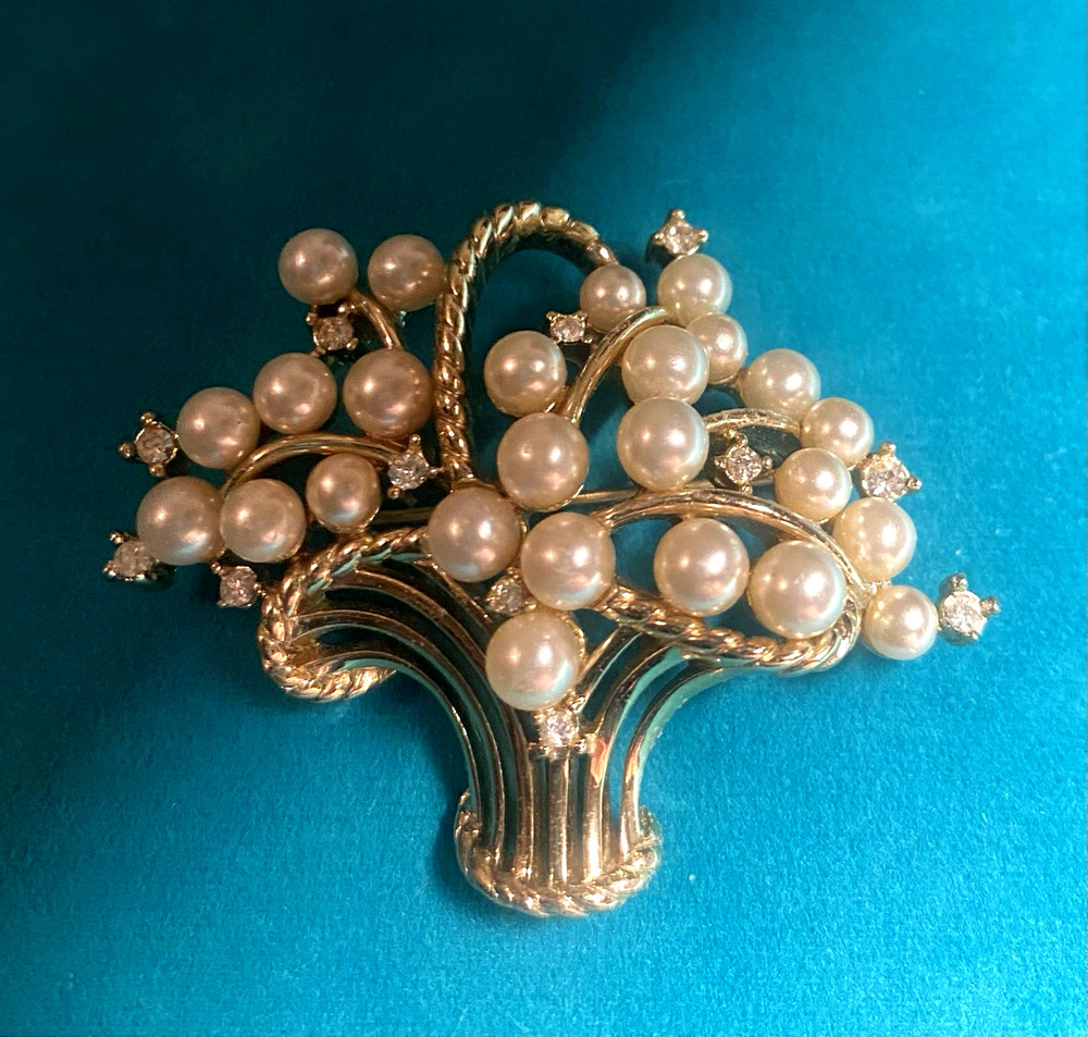 Rare! VTG TRAFARI Faux Pearl Flower Basket, Clear Rhinestones Gold Tone Brooch