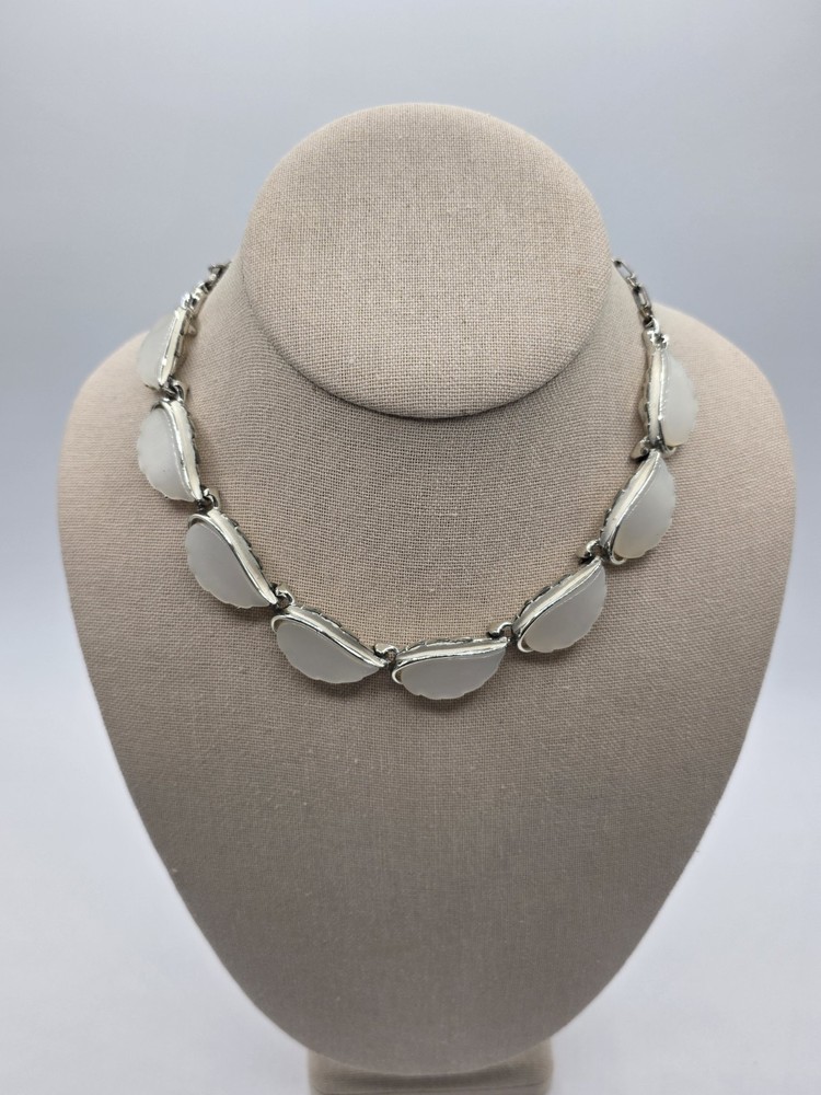 Vintage Lisner White Thermoset Leaves Necklace Silver Tone 15 Inch