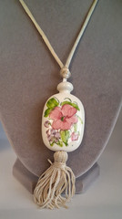 1970s Vintage Avon Ceramic Floral Pink Painted Pendant Necklace Silk Tassel 23″