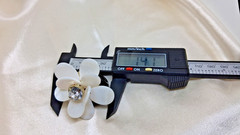 Vintage Mod Black & White Resin Flower Statement Ring – Bold 60s Style Cocktail