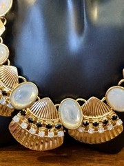 Vintage 80s Gold Tone Nautical Seashells Faux Moonstone Rhinestones Necklace