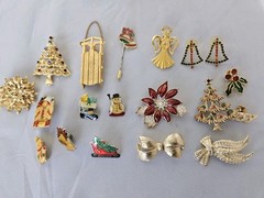 Christmas Brooches Pin Earrings Lot Enamel Avon Gerrys JJ Vtg Holiday Lot Of 19