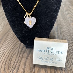 Avon VTG Key to My Heart Goldtone Rose Quartz Necklace 1976 NOS In Box
