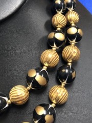 VTG TRIFARI SIGNED GRADUATED TWO STRANDS BEAD BALL GOLD BLACK WHITE 17″ NECKLACE