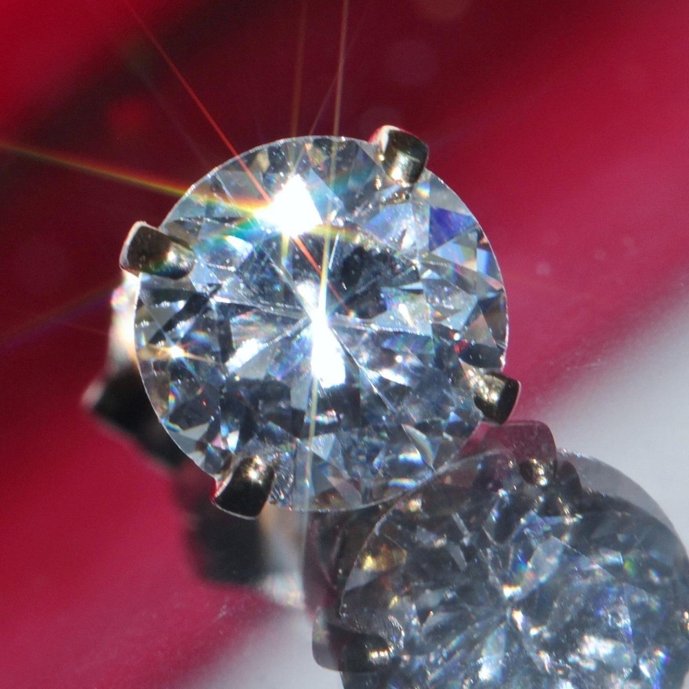 (1)One single-14k yellow gold 1.00ct white topaz stud earring 0.6gr